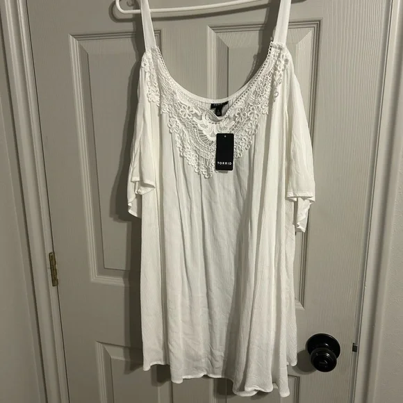 Torrid White Cold Shoulder Top and Olive Pants - Picture 4 of 7